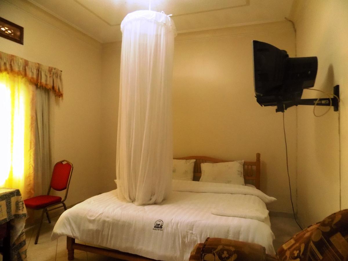 Rhino Motel Mbarara Buitenkant foto